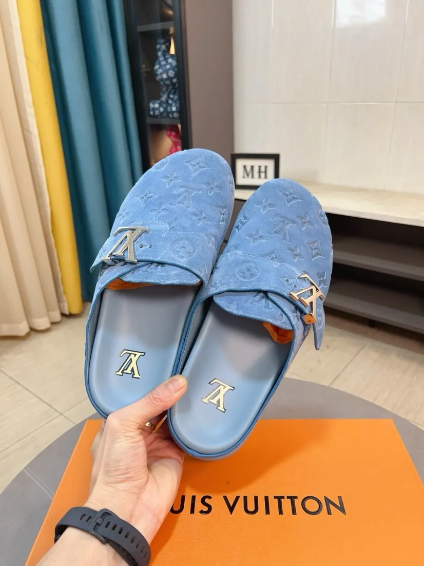 Men's Men's Shoes 💰400🌸🌸🌸🌸LV Easy 2025 new men's casual sandals and slippers, made of suede cow leather, with Monogram pattern to highlight the trendy style. Adjustable straps illuminated with LV letters, while a resilient insole and micro outsole provide lightweight comfort. Made of suede cow leather with embossed Monogram pattern and brand element metal hardware✅Adjustable straps➕Tough insole‼ ️Micro outsole. Comfortable and easy to wear‼ ️ size：38-45